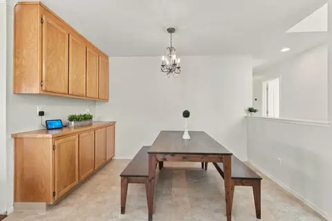 Dining - 985 Vista De Soledad, Soledad, CA 93960 photo 1 of 2