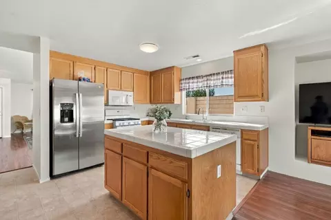 Kitchen - 985 Vista De Soledad, Soledad, CA 93960 photo 2 of 4