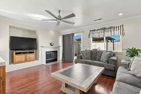 Living - 985 Vista De Soledad, Soledad, CA 93960 photo 5 of 6