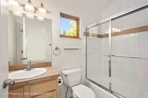 Bath - 373 Branding Way Basalt Co 81621 Way, Basalt, CO 81621 photo 2 of 4