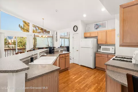 Kitchen - 16 Pine Ridge Road Basalt Co 81621 Rd, Basalt, CO 81621 photo 1 of 3