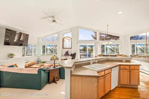Kitchen - 16 Pine Ridge Road Basalt Co 81621 Rd, Basalt, CO 81621 photo 3 of 3