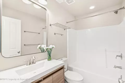Bath - 209 Lakeside Court Basalt Co 81621 Ct, Basalt, CO 81621 photo 2 of 2