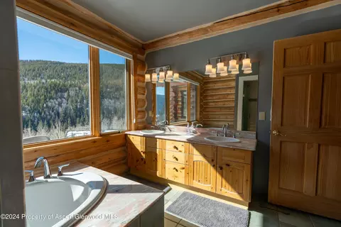 Bath - 491 Mclaughlin Lane Basalt Co 81621 Ln, Basalt, CO 81621 photo 3 of 6