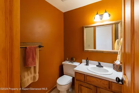 Bath - 299 Knight Road Basalt Co 81621 Rd, Basalt, CO 81621 photo 1 of 6