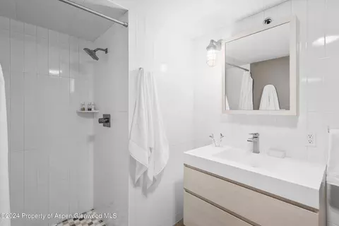 Bath - 28 Widget Street Apt 411 Basalt Co 81621 St # 411, Basalt, CO 81621 photo 2 of 2