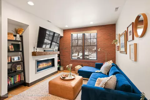 933 Main Street Carbondale Co 81623 St, Carbondale, CO 81623