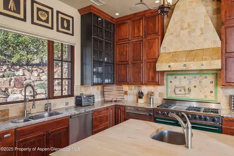 Kitchen - 202 Ridge Road Basalt Co 81621 Rd, Basalt, CO 81621 photo 3 of 4