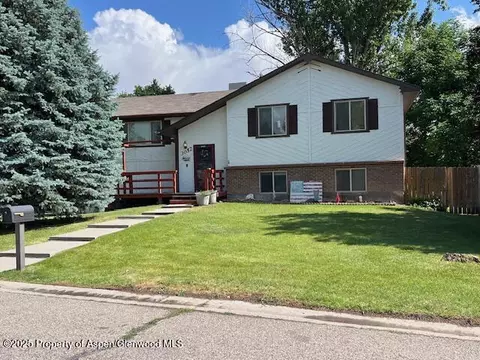 3057 Wellington Avenue Grand Junction Co 81504 Ave, Grand Junction, CO 81504