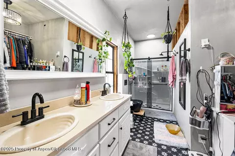 Bath - 480 Minter Avenue De Beque Co 81630 Ave, De Beque, CO 81630 photo 2 of 2