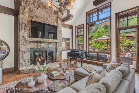 51 Thunderbowl Lane Apt 12 Aspen Co 81611 Ln # 12, Aspen, CO 81611