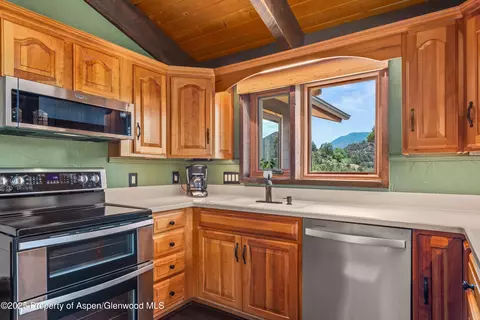 Kitchen - 679 Pinon Drive Basalt Co 81621 Dr, Basalt, CO 81621 photo 2 of 4