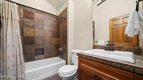 Bath - 225 Juniper Court Basalt Co 81621 Ct, Basalt, CO 81621 photo 4 of 5