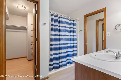 Bath - 6616 High Drive Morrison Co 80465 Dr, Morrison, CO 80465 photo 1 of 2
