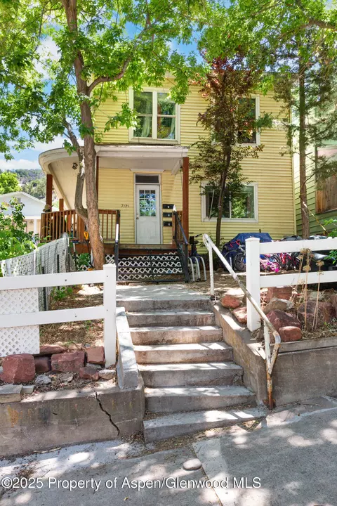 712 5 Bennett Avenue Apt 1 Apt 2 Apt 3 Glenwood Springs Co 81601 Ave # 1, 2, #3, Glenwood Springs, CO 81601