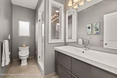 Bath - 1400 E Valley Road 124 Basalt Co 81621 Rd #124, Basalt, CO 81621 photo 2 of 2
