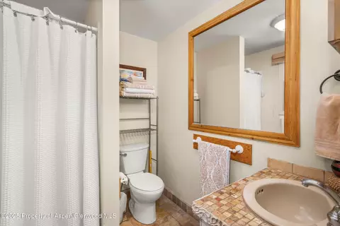 Bath - 112 E Hillside Drive Basalt Co 81621 Dr, Basalt, CO 81621 photo 1 of 3