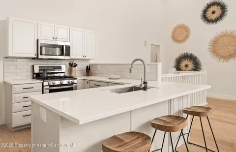Kitchen - 545 Evans Court Basalt Co 81621 Ct, Basalt, CO 81621 photo 3 of 3