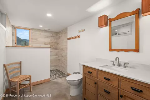 Bath - 320 Hawk Lane Basalt Co 81621 Ln, Basalt, CO 81621 photo 1 of 3