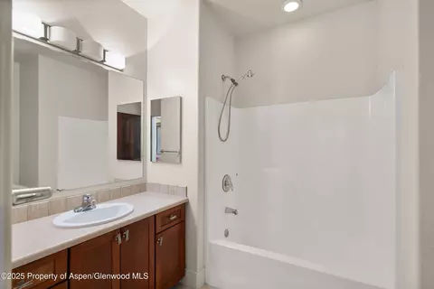Bath - 630 Evans Court Basalt Co 81621 Ct, Basalt, CO 81621 photo 3 of 4