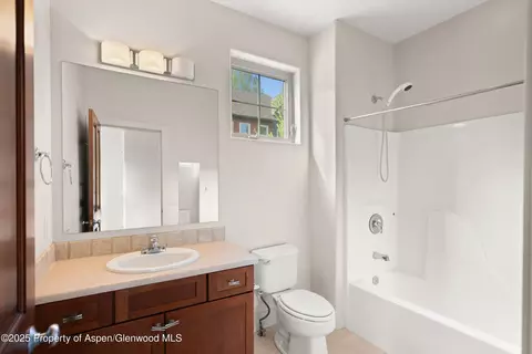 Bath - 630 Evans Court Basalt Co 81621 Ct, Basalt, CO 81621 photo 2 of 4
