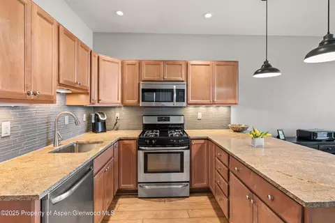 Kitchen - 1330 E Valley Road Basalt Co 81621 Rd, Basalt, CO 81621 photo 4 of 5