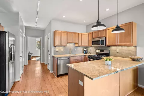 Kitchen - 1330 E Valley Road Basalt Co 81621 Rd, Basalt, CO 81621 photo 2 of 5