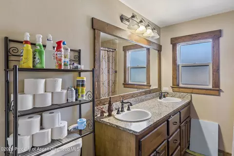 Bath - 396 E 9th Street Craig Co 81625 St, Craig, CO 81625 photo 2 of 3
