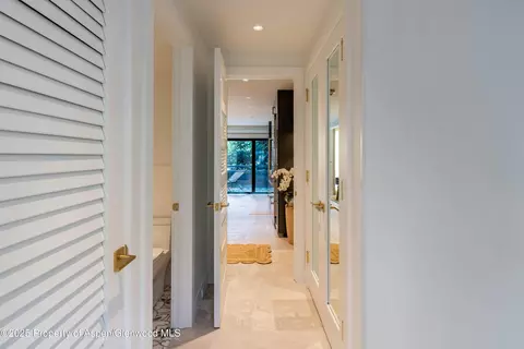 Entry Way - 617 E Cooper Avenue Unit 110 Aspen Co 81611 Ave UNIT 110, Aspen, CO 81611 photo 2 of 2