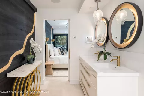 Bath - 617 E Cooper Avenue Unit 110 Aspen Co 81611 Ave UNIT 110, Aspen, CO 81611 photo 2 of 7