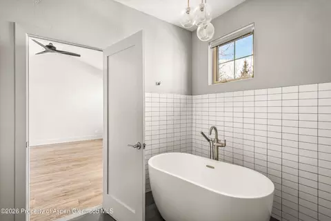 Bath - 634 Evans Court Basalt Co 81621 Ct, Basalt, CO 81621 photo 2 of 4