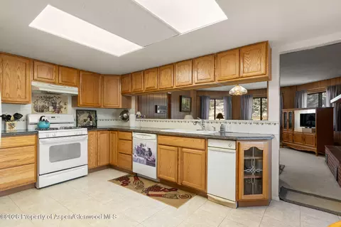 Kitchen - 284 Panoramic Drive Silt Co 81652 Dr, Silt, CO 81652 photo 1 of 3