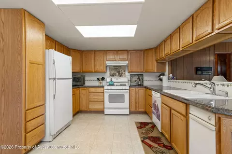 Kitchen - 284 Panoramic Drive Silt Co 81652 Dr, Silt, CO 81652 photo 2 of 3