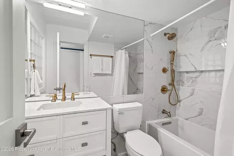 Bath - 1024 E Cooper Avenue 2 Aspen Co 81611 Ave #2, Aspen, CO 81611 photo 4 of 4