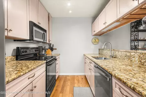 Kitchen - 501 Wren Court Basalt Co 81621 Ct, Basalt, CO 81621 photo 2 of 3