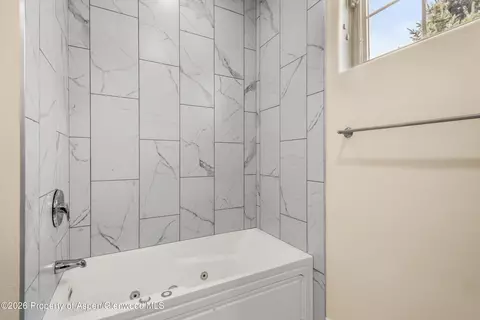 Bath - 548 Evans Court Basalt Co 81621 Ct, Basalt, CO 81621 photo 2 of 5