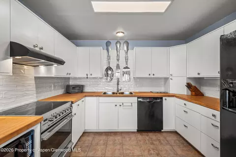 Kitchen - 255 Little Pinon Basalt Co 81621, Basalt, CO 81621 photo 5 of 6
