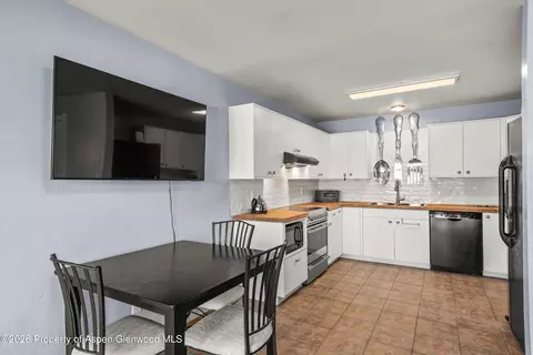 Kitchen - 255 Little Pinon Basalt Co 81621, Basalt, CO 81621 photo 4 of 6