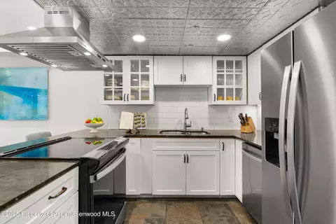 Kitchen - 100 Midland Avenue 106 Basalt Co 81621 Ave #106, Basalt, CO 81621 photo 2 of 2