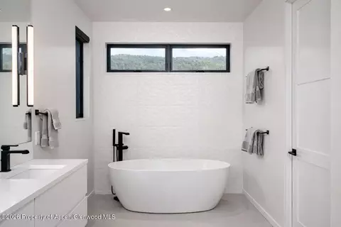 Bath - 219 Juniper Court Basalt Co 81621 Ct, Basalt, CO 81621 photo 2 of 3