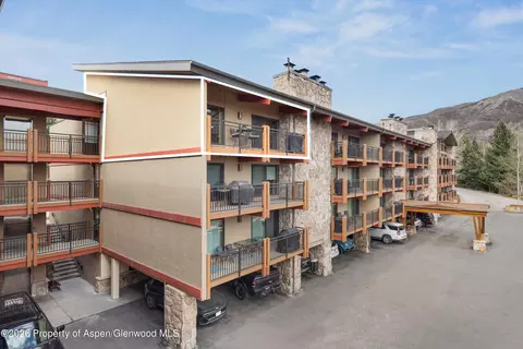 30 Anderson Lane Apt 826 Snowmass Village Co 81615 Ln # 826, Snowmass Village, CO 81615
