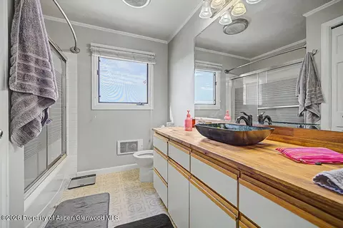 Bath - 2014 E 9th Street Craig Co 81625 St, Craig, CO 81625 photo 2 of 2