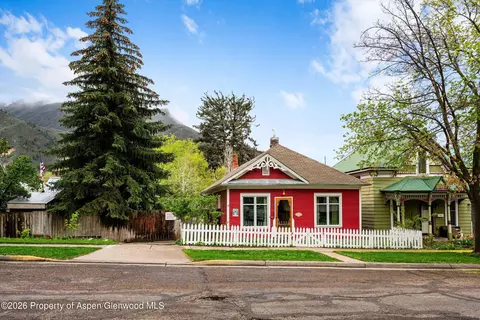 1017 Cooper Avenue Glenwood Springs Co 81601 Ave, Glenwood Springs, CO 81601