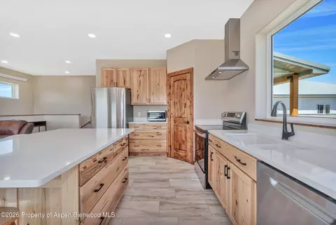 Kitchen - 243 Danner Drive Craig Co 81625 Dr, Craig, CO 81625 photo 6 of 11