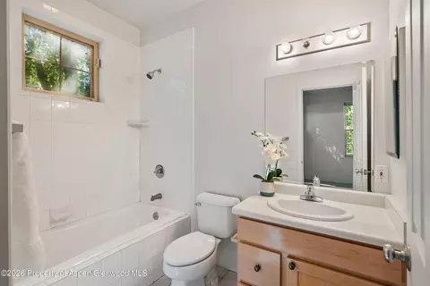 Bath - 711 Evans Court Basalt Co 81621 Ct, Basalt, CO 81621 photo 4 of 6