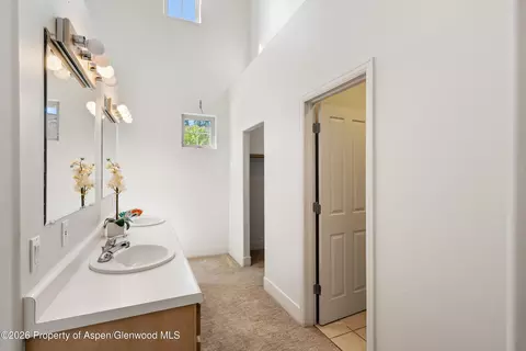 Bath - 711 Evans Court Basalt Co 81621 Ct, Basalt, CO 81621 photo 2 of 6