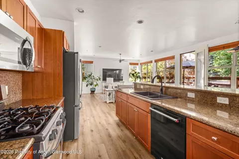 Kitchen - 520 Evans Court Basalt Co 81621 Ct, Basalt, CO 81621 photo 3 of 3