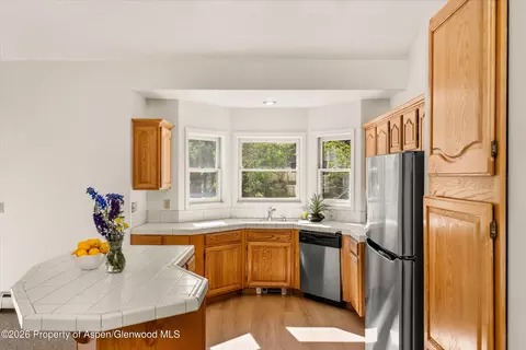 Kitchen - 1524 Mockingbird Lane Basalt Co 81621 Ln, Basalt, CO 81621 photo 3 of 3
