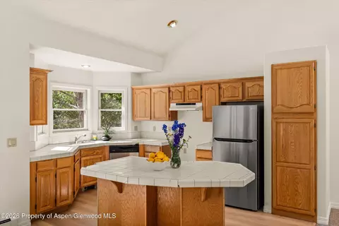 Kitchen - 1524 Mockingbird Lane Basalt Co 81621 Ln, Basalt, CO 81621 photo 2 of 3