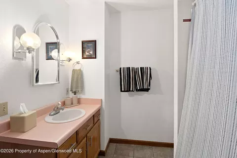 Bath - 56 Sagewood Court Basalt Co 81621 Ct, Basalt, CO 81621 photo 2 of 2